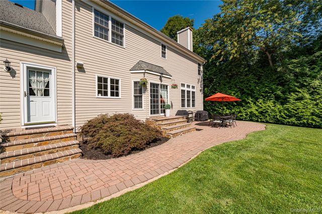61 Hillside Avenue, Saint James, NY 11780