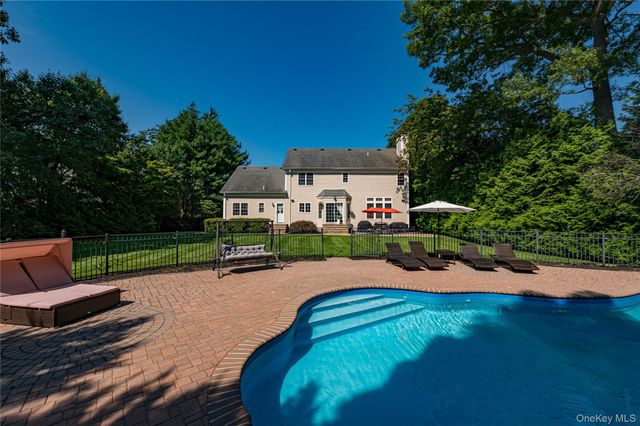 61 Hillside Avenue, Saint James, NY 11780
