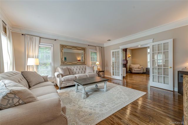61 Hillside Avenue, Saint James, NY 11780