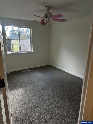 965 Sagrada Cir N, Keizer, OR 97303