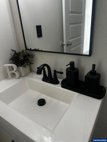 965 Sagrada Cir N, Keizer, OR 97303