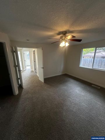 965 Sagrada Cir N, Keizer, OR 97303