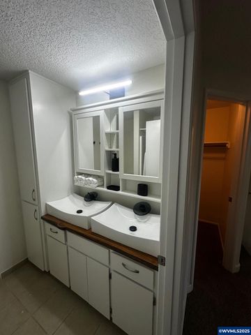 965 Sagrada Cir N, Keizer, OR 97303