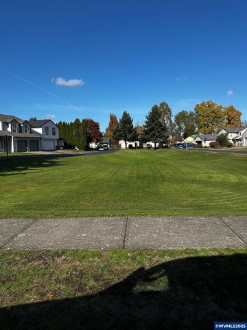 965 Sagrada Cir N, Keizer, OR 97303