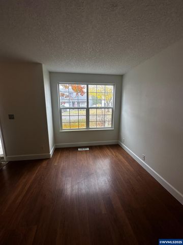 965 Sagrada Cir N, Keizer, OR 97303