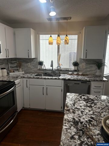 965 Sagrada Cir N, Keizer, OR 97303