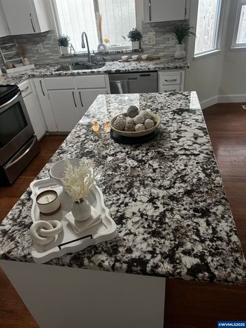 965 Sagrada Cir N, Keizer, OR 97303