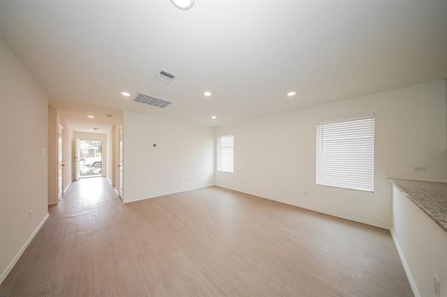 3704 Palmetto Bluff Drive, Mustang, OK 73064