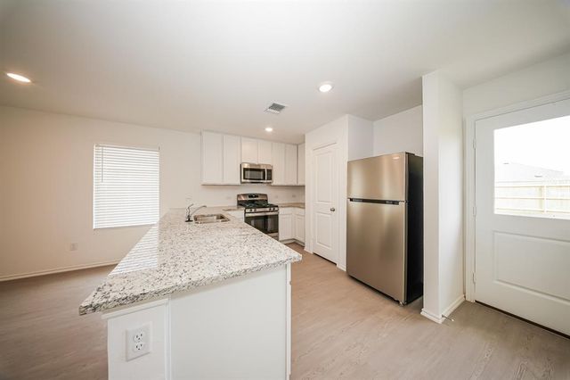 3704 Palmetto Bluff Drive, Mustang, OK 73064