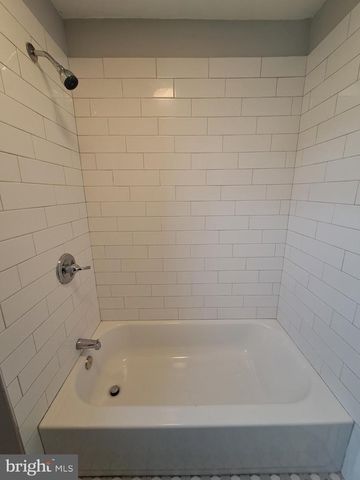 1821 EAST AVE, Baltimore, MD 21222