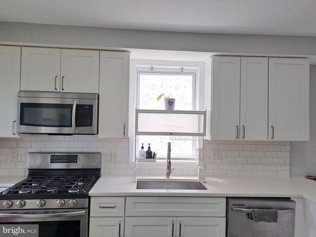 1821 EAST AVE, Baltimore, MD 21222