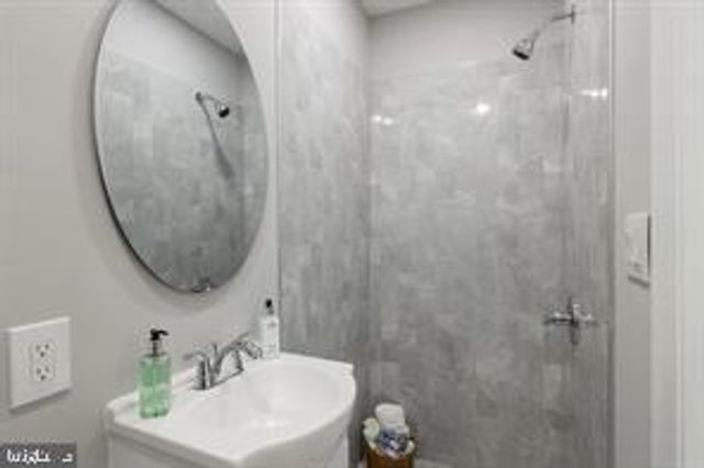 1821 EAST AVE, Baltimore, MD 21222