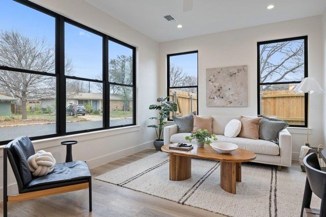 1519 Villanova DR, Austin, TX 78757