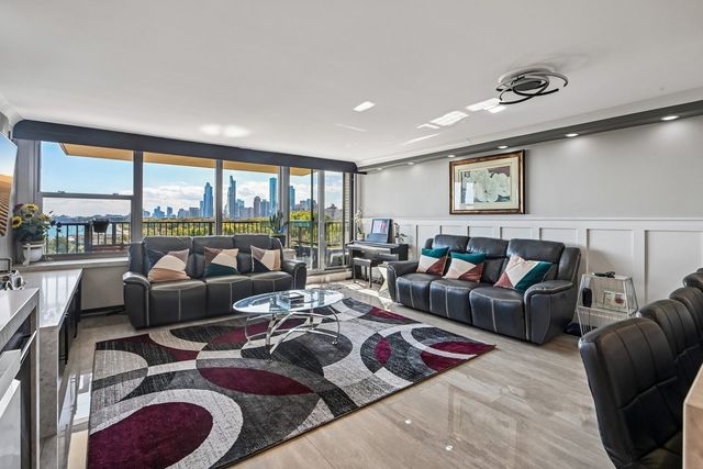 400 E Randolph Street 805, Chicago, IL 60601