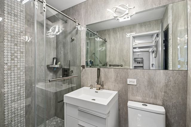 400 E Randolph Street 805, Chicago, IL 60601