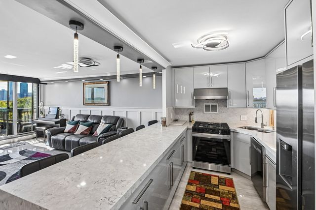 400 E Randolph Street 805, Chicago, IL 60601