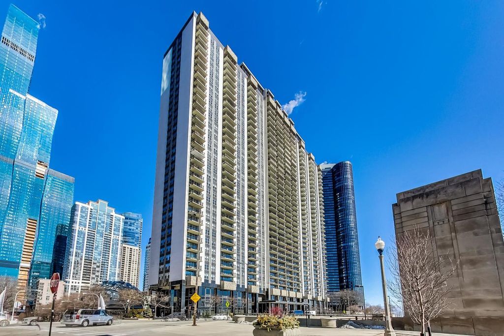 400 E Randolph Street 805, Chicago, IL 60601