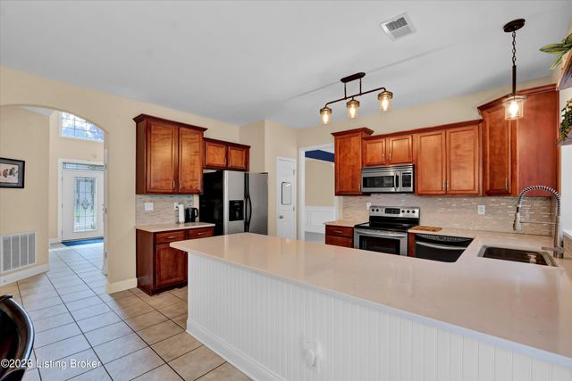 8823 Gentlewind Way, Louisville, KY 40291