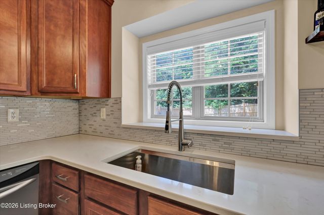 8823 Gentlewind Way, Louisville, KY 40291