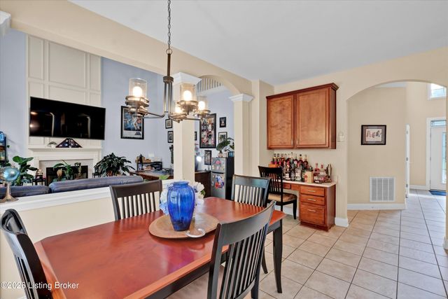 8823 Gentlewind Way, Louisville, KY 40291
