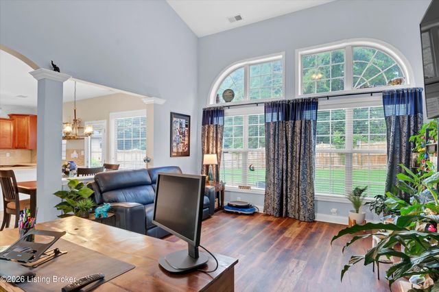 8823 Gentlewind Way, Louisville, KY 40291