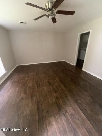 3257 Woodview Drive, Jackson, MS 39212