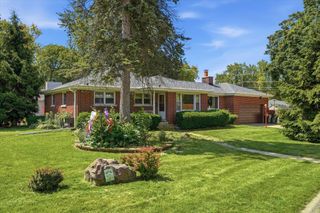 316 Dalton Avenue, Mundelein, IL 60060