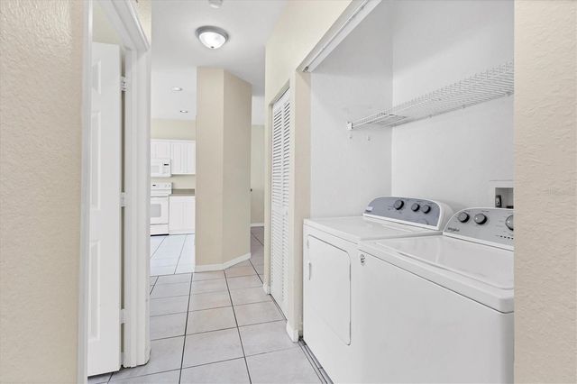 3921 MEDITERRANEA CIRCLE 212, Sarasota, FL 34233