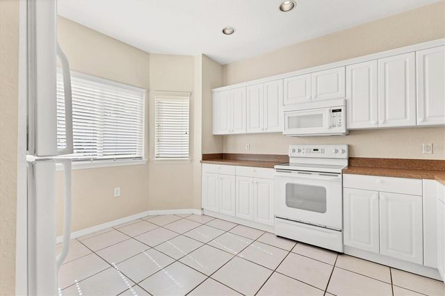 3921 MEDITERRANEA CIRCLE 212, Sarasota, FL 34233