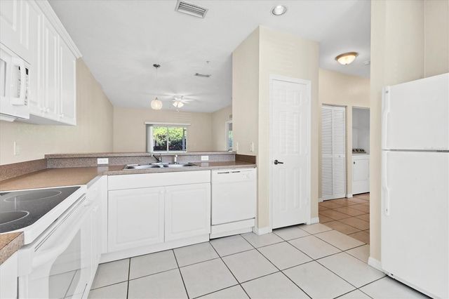 3921 MEDITERRANEA CIRCLE 212, Sarasota, FL 34233