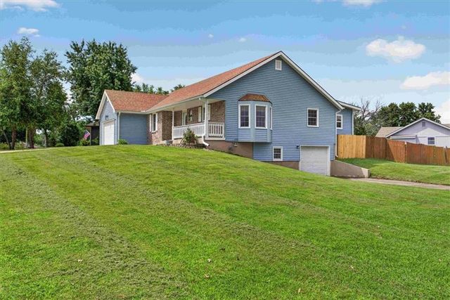 1006 N King Avenue, Harrisonville, MO 64701