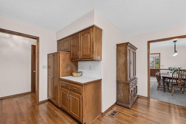 1006 N King Avenue, Harrisonville, MO 64701