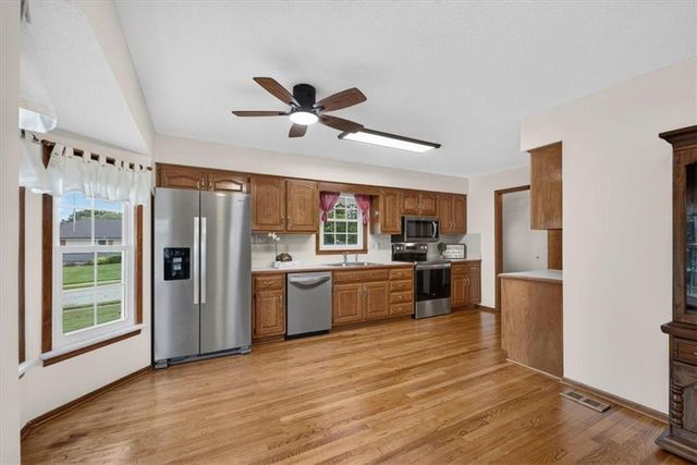 1006 N King Avenue, Harrisonville, MO 64701