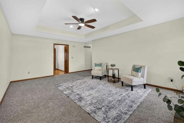 1006 N King Avenue, Harrisonville, MO 64701