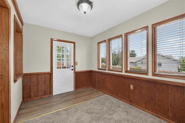 1006 N King Avenue, Harrisonville, MO 64701
