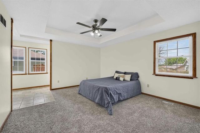 1006 N King Avenue, Harrisonville, MO 64701