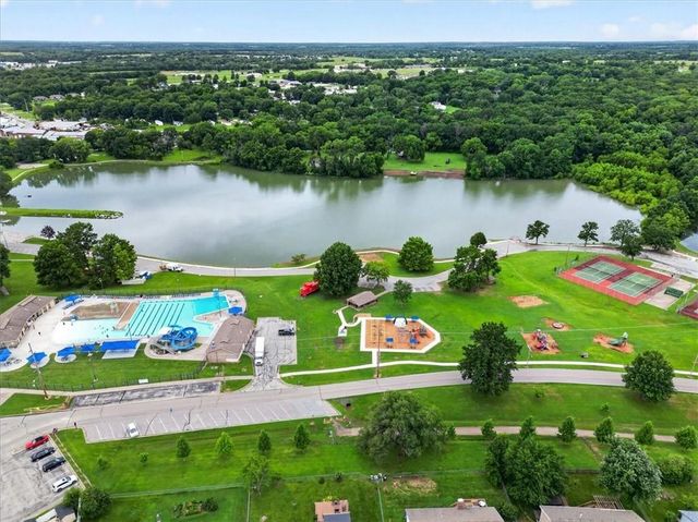 1006 N King Avenue, Harrisonville, MO 64701