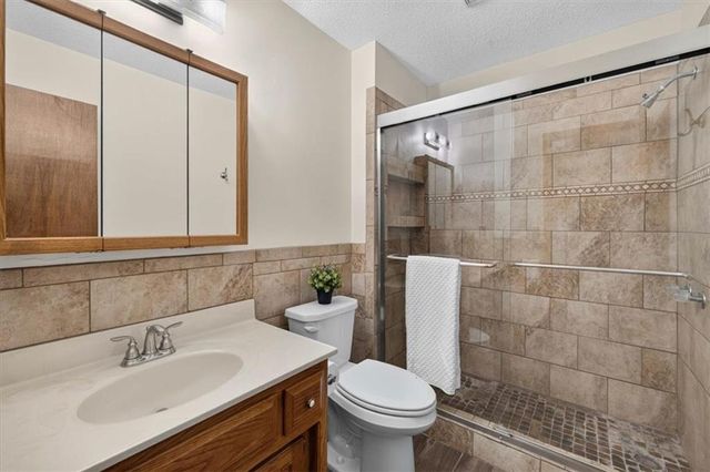 1006 N King Avenue, Harrisonville, MO 64701