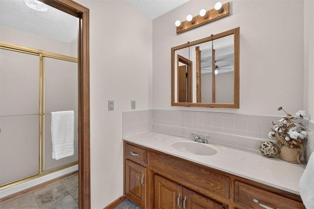 1006 N King Avenue, Harrisonville, MO 64701