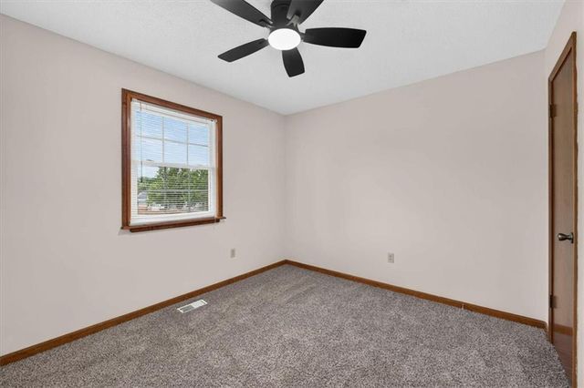 1006 N King Avenue, Harrisonville, MO 64701