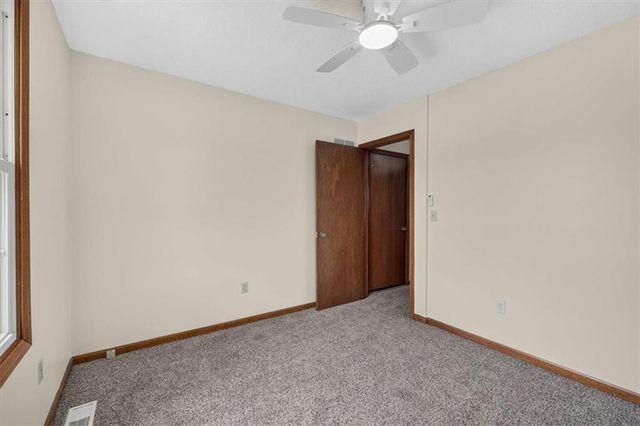 1006 N King Avenue, Harrisonville, MO 64701