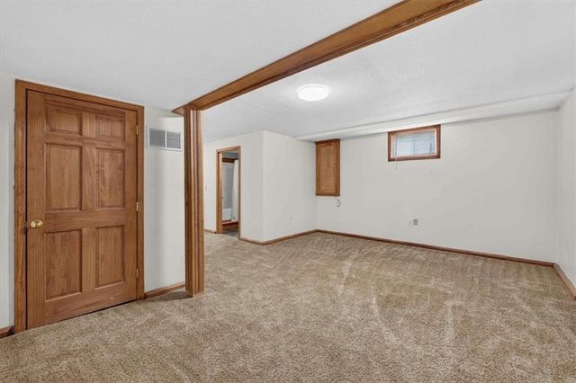 1006 N King Avenue, Harrisonville, MO 64701