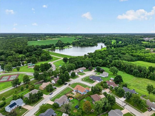1006 N King Avenue, Harrisonville, MO 64701