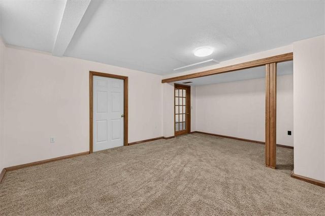 1006 N King Avenue, Harrisonville, MO 64701