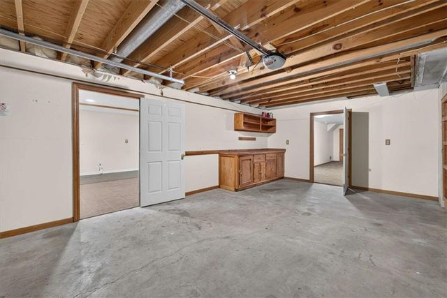 1006 N King Avenue, Harrisonville, MO 64701