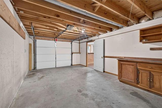 1006 N King Avenue, Harrisonville, MO 64701