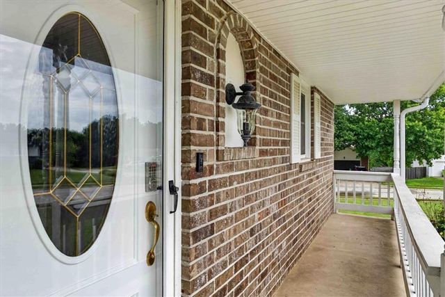 1006 N King Avenue, Harrisonville, MO 64701
