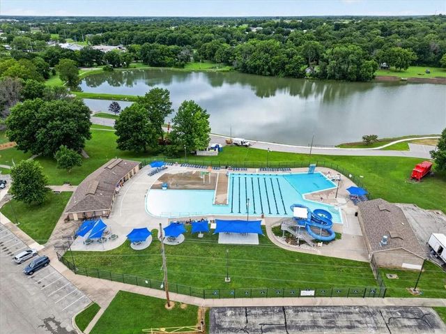 1006 N King Avenue, Harrisonville, MO 64701