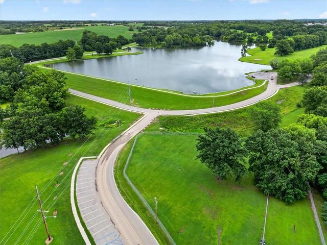 1006 N King Avenue, Harrisonville, MO 64701