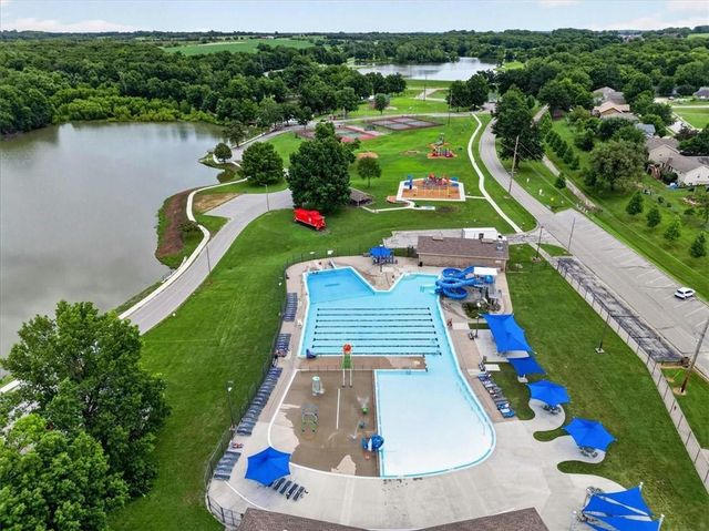 1006 N King Avenue, Harrisonville, MO 64701